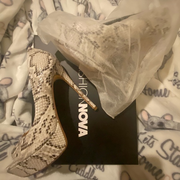 Heels - Picture 3 of 3